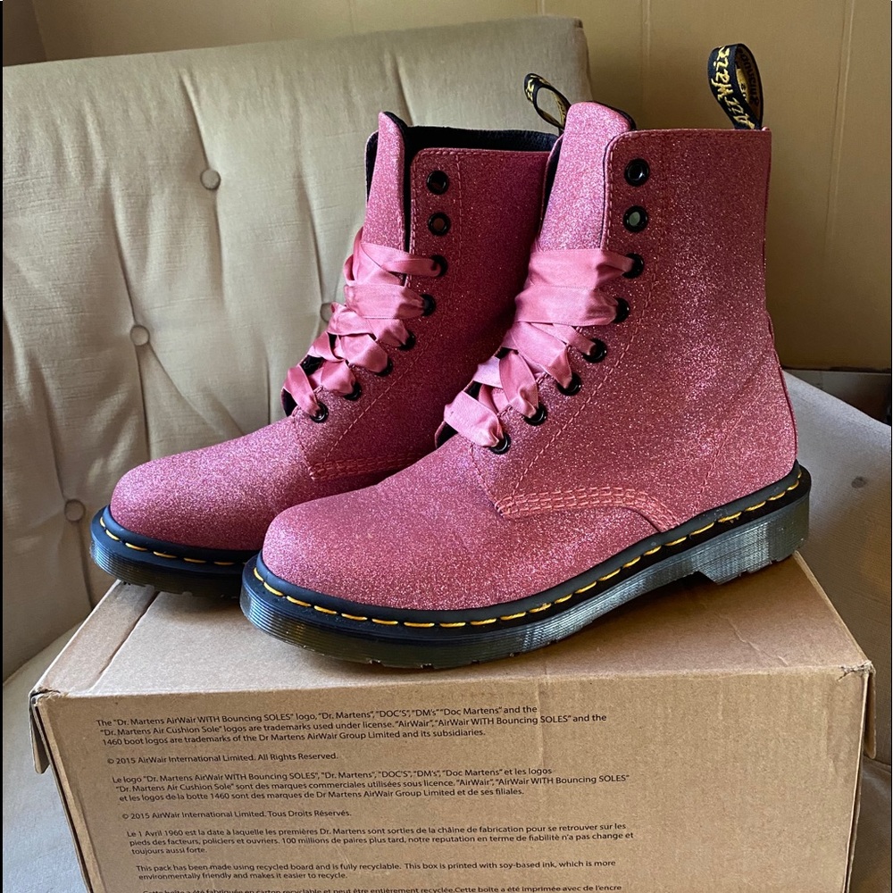 ✨✨RARE!!✨✨ PINK Pascal Glitter Docs